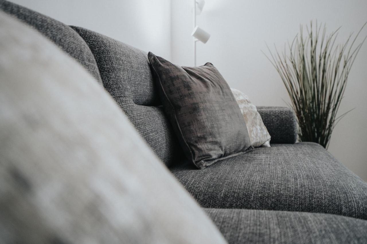 וולברהאמפטון Lovely Modern 2 Bed City Centre Apartment With Free Parking - Double Or Twin Beds Available מראה חיצוני תמונה