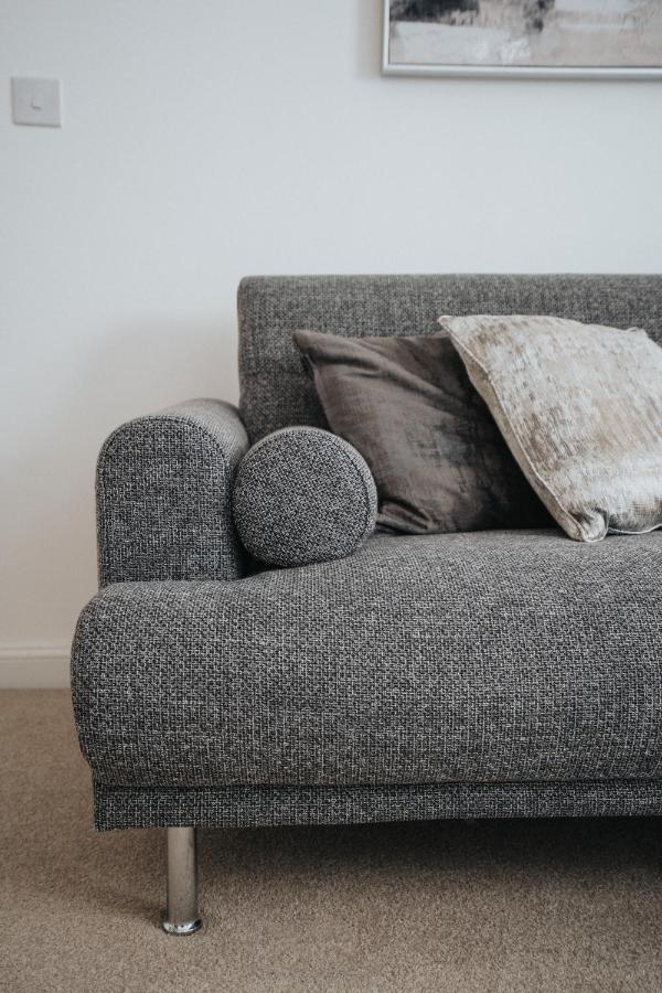 וולברהאמפטון Lovely Modern 2 Bed City Centre Apartment With Free Parking - Double Or Twin Beds Available מראה חיצוני תמונה