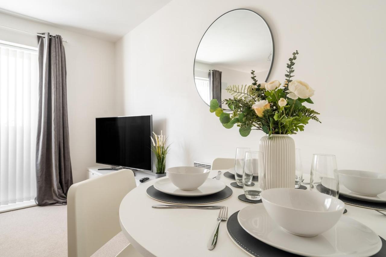 וולברהאמפטון Lovely Modern 2 Bed City Centre Apartment With Free Parking - Double Or Twin Beds Available מראה חיצוני תמונה