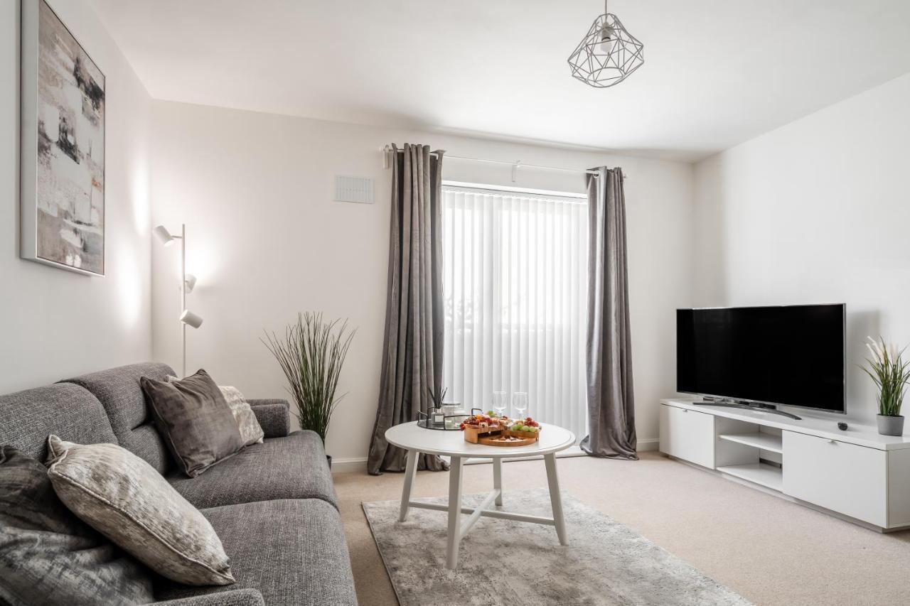 וולברהאמפטון Lovely Modern 2 Bed City Centre Apartment With Free Parking - Double Or Twin Beds Available מראה חיצוני תמונה