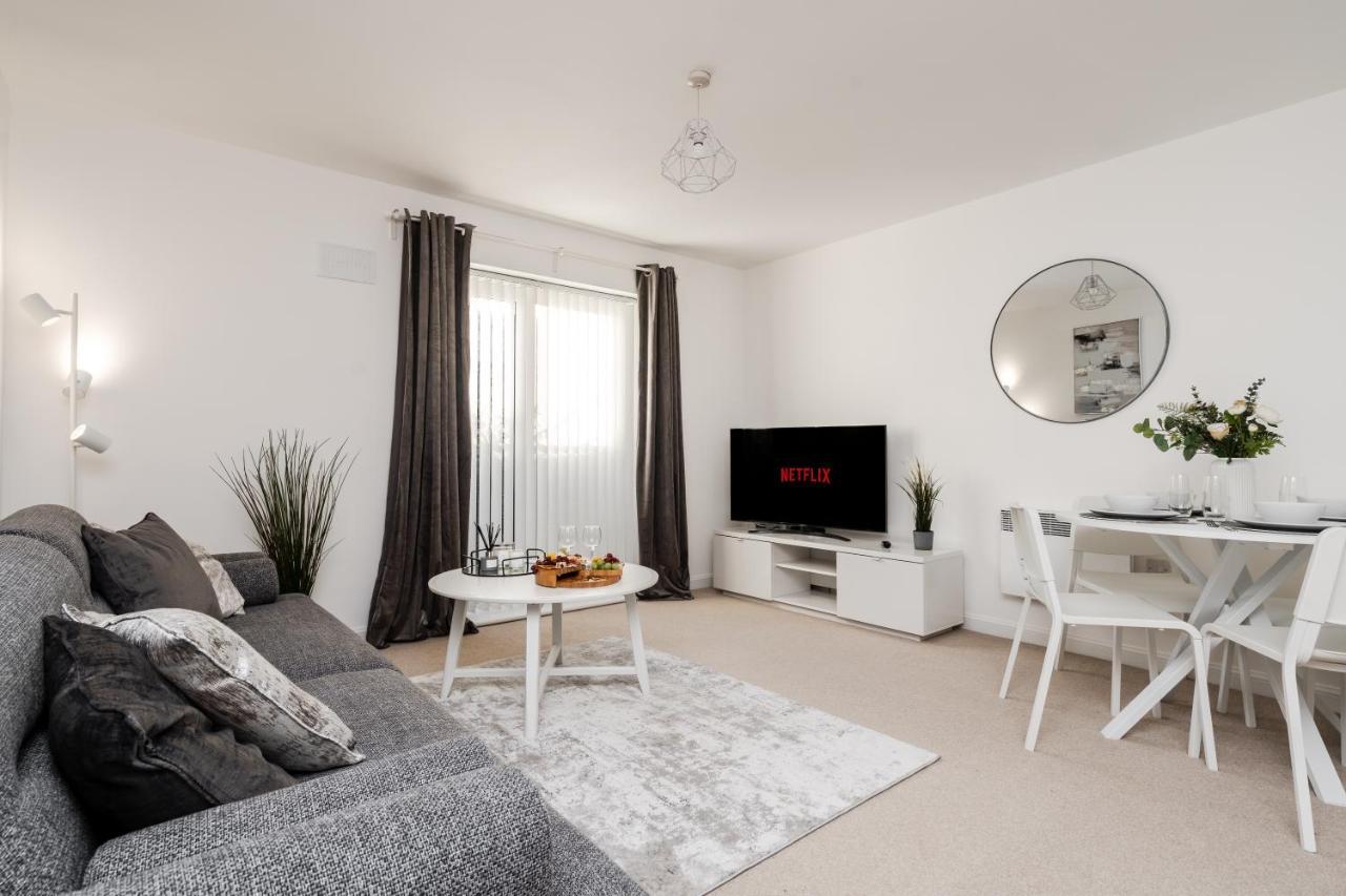 וולברהאמפטון Lovely Modern 2 Bed City Centre Apartment With Free Parking - Double Or Twin Beds Available מראה חיצוני תמונה