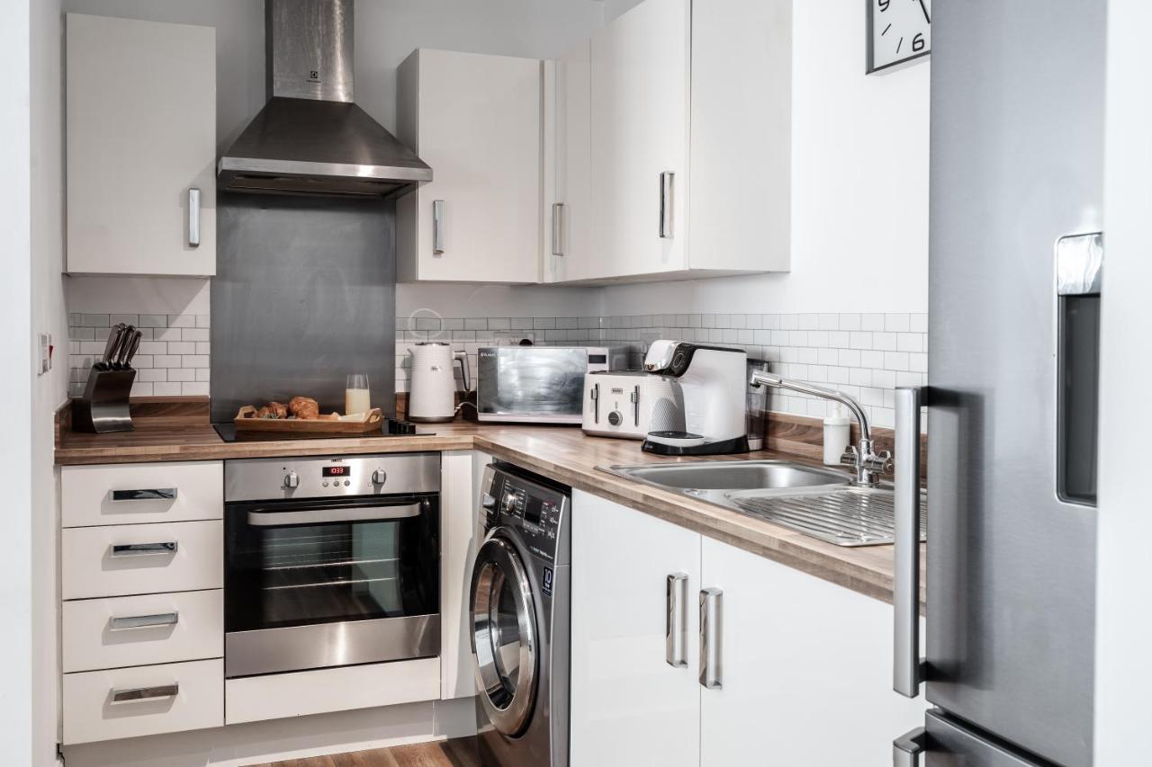 וולברהאמפטון Lovely Modern 2 Bed City Centre Apartment With Free Parking - Double Or Twin Beds Available מראה חיצוני תמונה