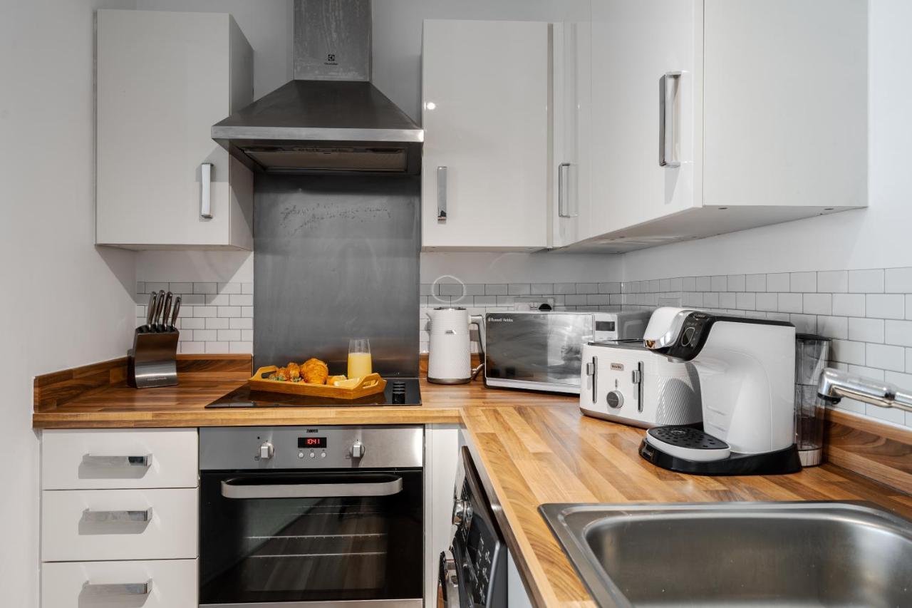 וולברהאמפטון Lovely Modern 2 Bed City Centre Apartment With Free Parking - Double Or Twin Beds Available מראה חיצוני תמונה