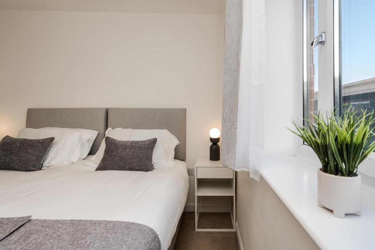 וולברהאמפטון Lovely Modern 2 Bed City Centre Apartment With Free Parking - Double Or Twin Beds Available מראה חיצוני תמונה