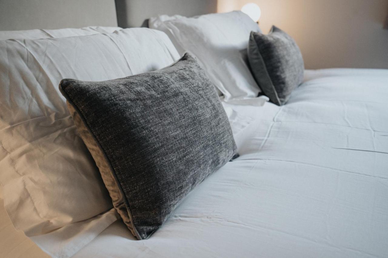 וולברהאמפטון Lovely Modern 2 Bed City Centre Apartment With Free Parking - Double Or Twin Beds Available מראה חיצוני תמונה
