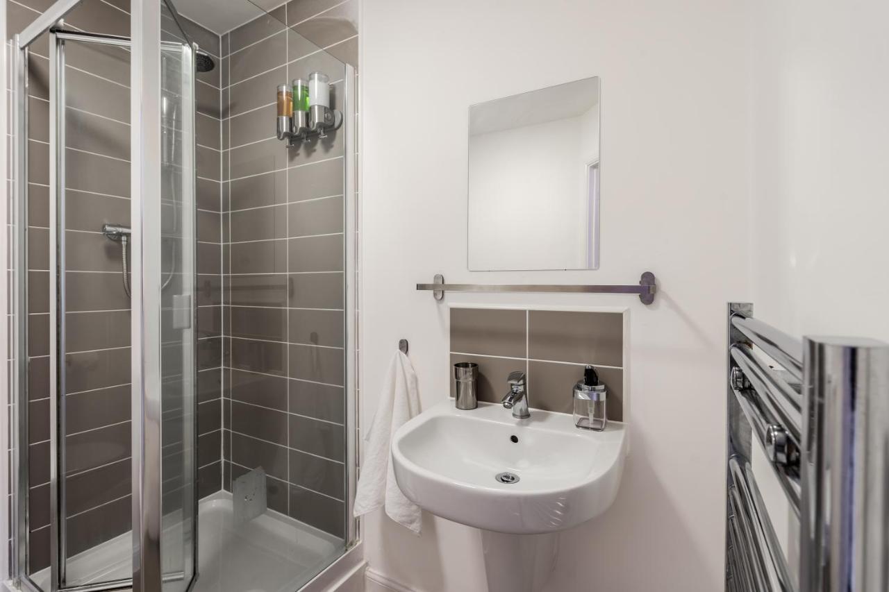 וולברהאמפטון Lovely Modern 2 Bed City Centre Apartment With Free Parking - Double Or Twin Beds Available מראה חיצוני תמונה