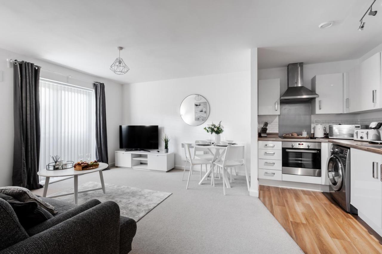 וולברהאמפטון Lovely Modern 2 Bed City Centre Apartment With Free Parking - Double Or Twin Beds Available מראה חיצוני תמונה
